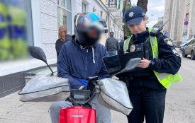 У центрі Тернополя порушник на електротранспорті отримав протокол