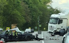 Аварія з вантажівкою неподалік Тернополя: є загиблий, рух перекритий
