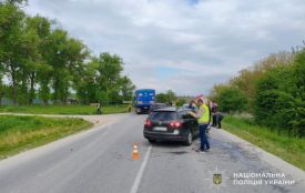 Аварія на Чортківщині: Volkswagen зіткнувся з вантажівкою, двоє травмованих