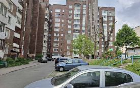 Замах на вбивство дружини: що журналістам розповіли сусіди і знайомі родини