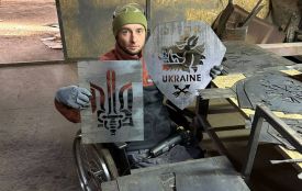 «Хочу, щоб у виробах була душа»: військовий після поранення створює авторський декор з металу та дерева