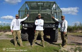 Непереможні: військові одягнули вишиванки напередодні свята