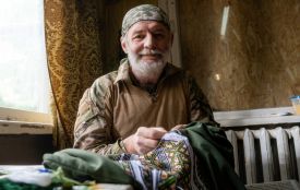Снайперська точність голки: як боєць «Едельвейсу» вишиває обереги побратимам