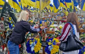 «У нього не лишилося нікого, тому прийшли ми»: у День вишиванки волонтери вшанували пам’ять Героїв