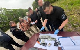 Оперативника поліції Тернопільщини затримали при отриманні 1200 доларів хабаря