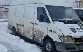 Вкрали бус і, щоб не привертати увагу, маркували наліпками «На щиті». Як суд покарав злодіїв