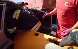 У Кременці рятувальники після аварії деблокували жінку з авто