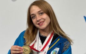 Чемпіонка Європи з Тернополя присідає з вагою учетверо більшою за власну