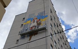 Завершують 15-метровий мурал на стіні будівлі поліції в Тернополі