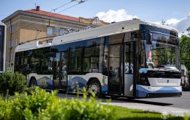 Який вигляд мають нові тролейбуси, що курсуватимуть Тернополем: перші п'ять уже прибули до міста