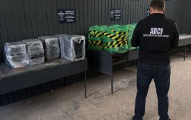 На кордоні затримали водійку, яка везла до Тернополя нелегальні ноутбуки на три мільйони гривень