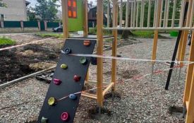 У парку «Здоров’я» облаштовують інклюзивний дитячий майданчик