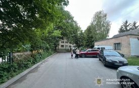 Поліцейські розшукують водія електросамоката, який на Короьова наїхав на жінку та втік