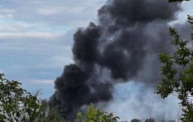 Горить виробниче приміщення на Текстильній