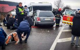 Легківка у Кровінці на швидкості влетіла в рейсовий автобус: водій у суді отримав рік умовно