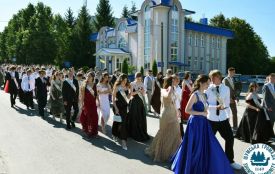 З ходою, вальсом і вшануванням Героїв: у Шумську відбулося свято випускників