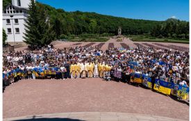 Понад 1 000 учасників долучилися до прощі для родин загиблих та зниклих безвісти захисників у Зарваниці