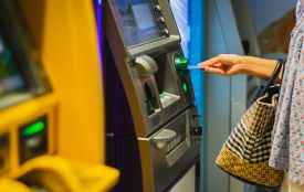 В Україні зміняться правила поповнення карток через термінали