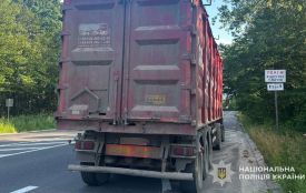 У Бережанській громаді зупинили автопоїзд із деревиною з підробленими документами