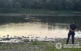 Трьох дітей та чоловіка розшукують на Дністрі: усі зникли під час відпочинку на воді