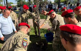 Сакура на згадку про курс: курсанти Тернопільського коледжу зберігають особливу традицію