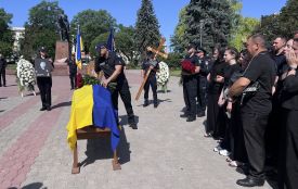 «Він уже мав повертатися додому»: Тернопіль попрощався із загиблим поліцейським Ігорем Кульбабою