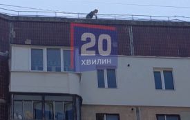 Діти їздили на самокатах по даху будинку на Лучаківського: реакція соцмереж