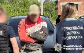 Обіцяв за дев'ять тисяч доларів «зняти» з розшуку двох братів: судитимуть тернополянина