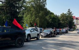 Тернопільські волонтери, які супроводжують Героїв «На щиті», закликали долучатись до кортежів водіїв з громад