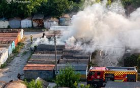 Горіли гаражі на Довженка