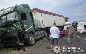 Смертельна аварія на трасі Одеса – Миколаїв: автобус зіткнувся з фурою, загинули 9 людей