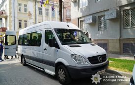Ветерани Тернопільщини отримали спеціальний автомобіль для перевезення людей на кріслах колісних