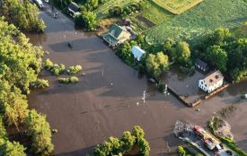 Внаслідок негоди на Кременеччині підтопило 24 будинки. Чи отримають люди компенсацію?