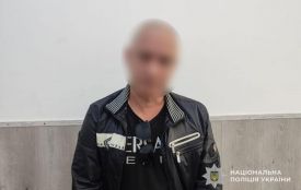 Поки двоє билися, третій забрав телефон: у Тернополі чоловік привласнив чужий гаджет