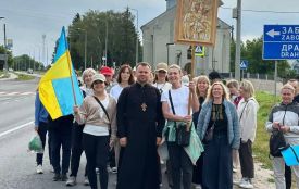 «Моє життя повністю змінилося»: прочани розповіли про дива, які сталися після прощі до Зарваниці