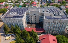 На даху Тернопільської обласної лікарні встановили 163 сонячні панелі для безперебійного енергоживлення