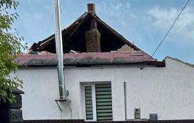 Повалені дерева і зірвані дахи: буревій наробив шкоди на Шумщині