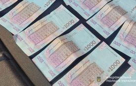 Двох інструкторів автошколи обвинувачують в отриманні хабаря за посвідчення водія спецтехніки