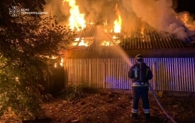У Почаєві вогонь знищив дві господарські будівлі, пошкодив житловий будинок