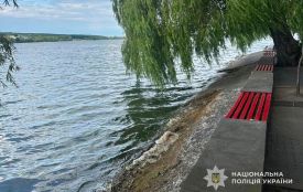 Мертву жінку виявили перехожі в Тернопільському ставі. Поліція встановлює її особу