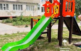На Лесі Українки встановили новий дитячий майданчик