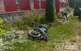 Смертельна ДТП в Підволочиській громаді: водій мотоцикла врізався в бетонну огорожу