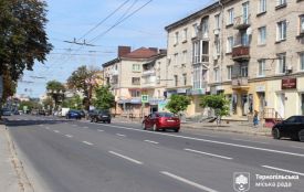 На Руській, за новою схемою дорожного руху, з'явились додаткові смуги та паркомісця