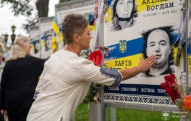 Пам’ять українців, які загинули в російському полоні, вшанували молитвою на Театральному майдані