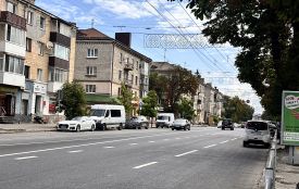 Дві смуги в кожному напрямку та нові паркомісця: як працює оновлена схема руху на Руській