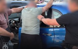 2,5 тисяч доларів за зняття з розшуку – на Тернопільщині підозрюють державного службовця