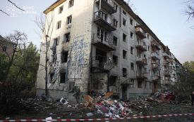 Пошкоджені будинки, пожежі та поранені люди: вночі росія атакувала Київ балістикою