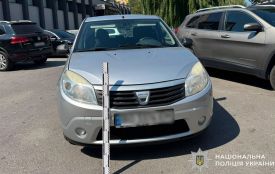 У дворі на Київській жінка потрапила під колеса авто, яке рухалось заднім ходом