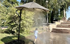 До +37°: як тернополяни рятуються від спеки під парасолями