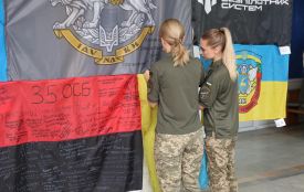 Прапори з передової з підписами Героїв: у Тернополі відкрили унікальну виставку